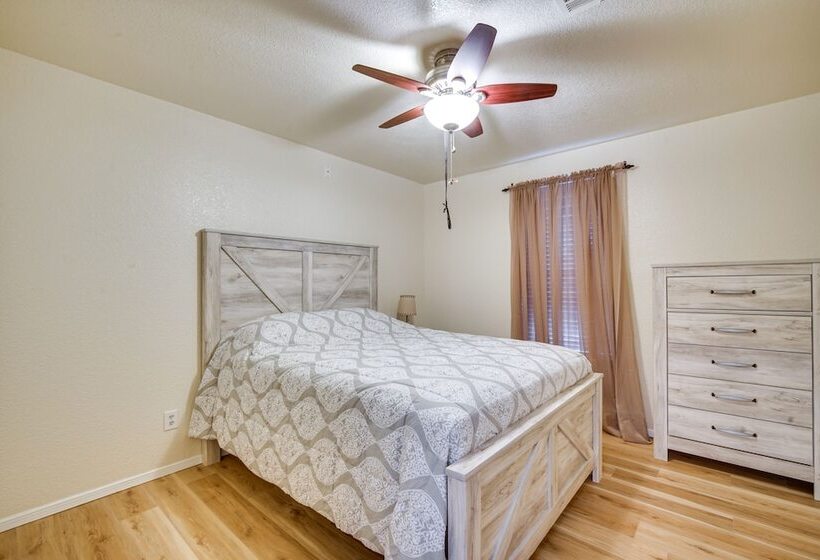 Convenient Las Cruces Home W/ Patio & Grill!
