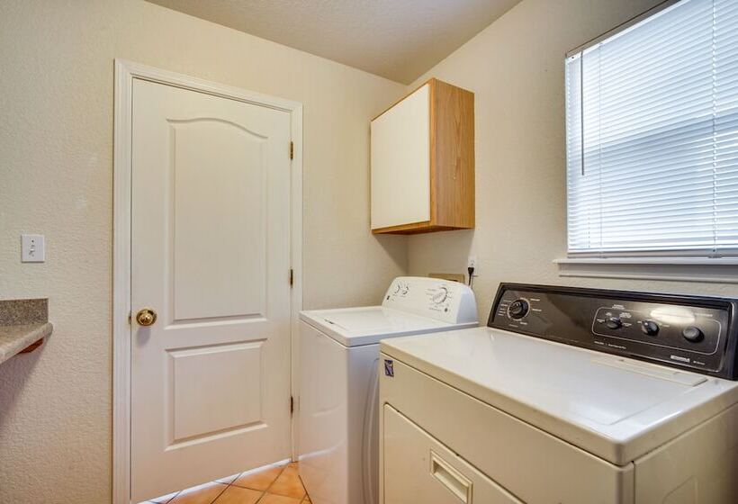 Convenient Las Cruces Home W/ Patio & Grill!