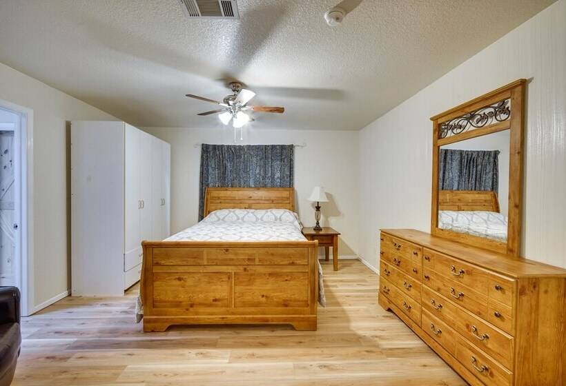 Convenient Las Cruces Home W/ Patio & Grill!