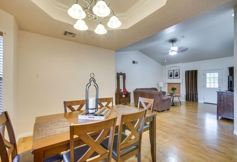 Convenient Las Cruces Home W/ Patio & Grill!