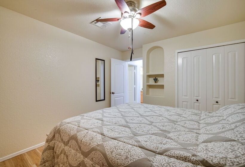 Convenient Las Cruces Home W/ Patio & Grill!