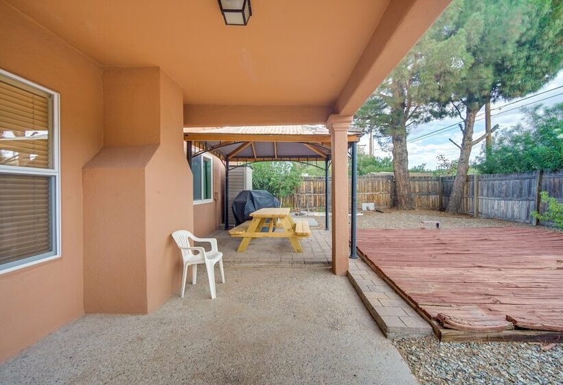 Convenient Las Cruces Home W/ Patio & Grill!