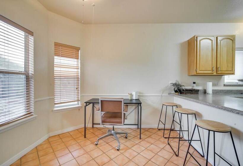 Convenient Las Cruces Home W/ Patio & Grill!