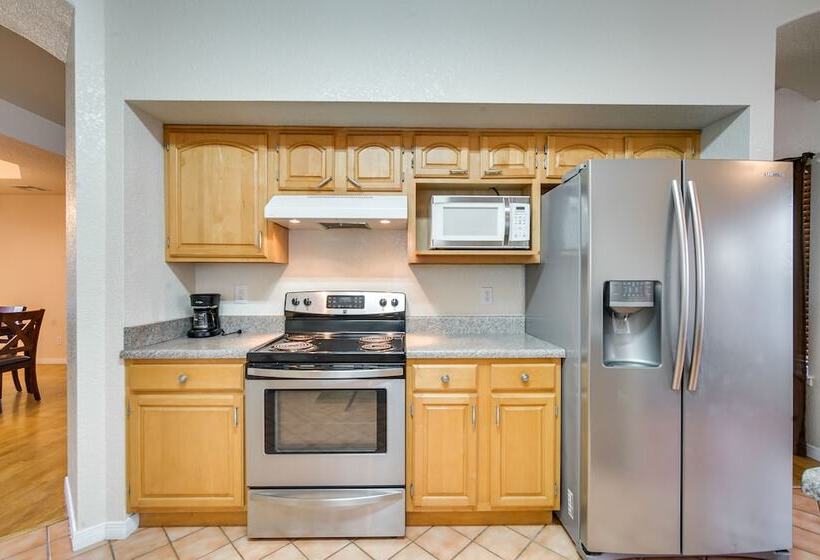 Convenient Las Cruces Home W/ Patio & Grill!