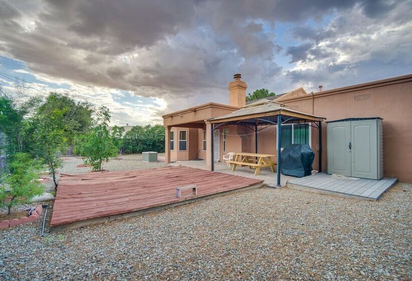 Convenient Las Cruces Home W/ Patio & Grill!