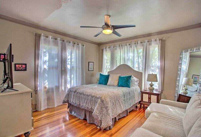 Dallas Couples Retreat: Walk To Lower Greenville!