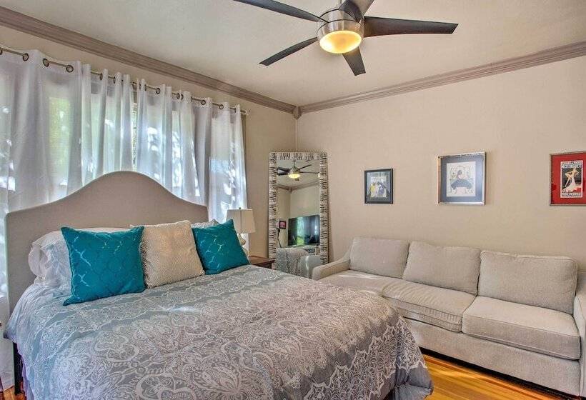 Dallas Couples Retreat: Walk To Lower Greenville!