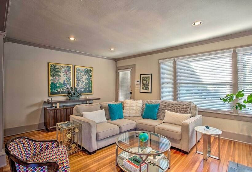 Dallas Couples Retreat: Walk To Lower Greenville!