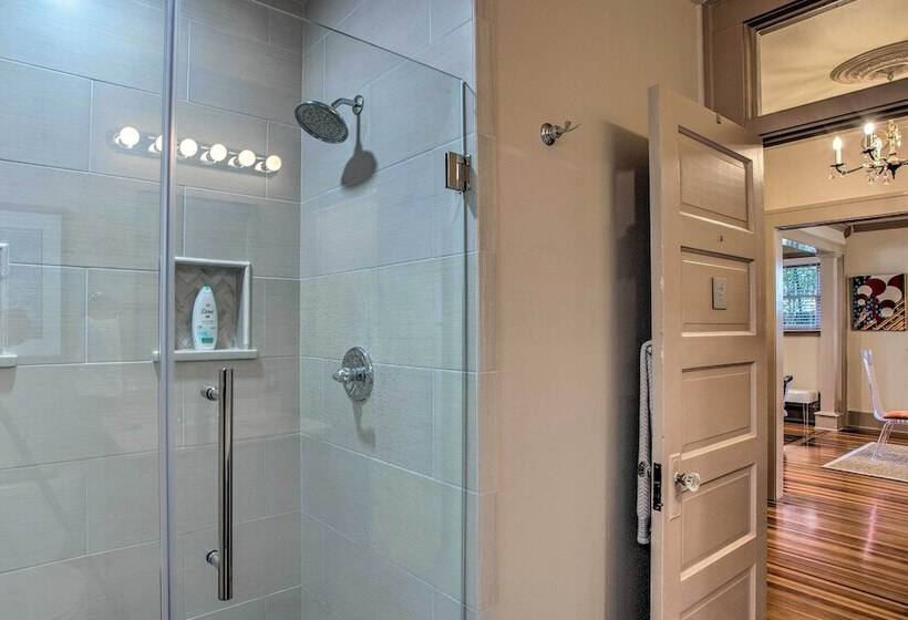 Dallas Couples Retreat: Walk To Lower Greenville!