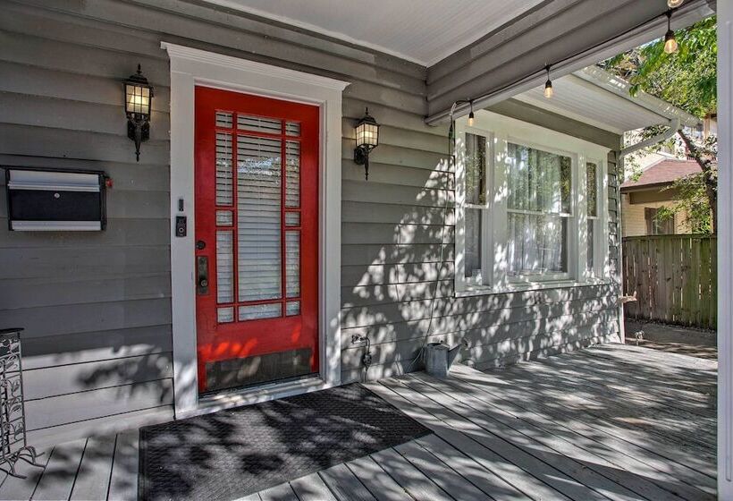 Dallas Couples Retreat: Walk To Lower Greenville!