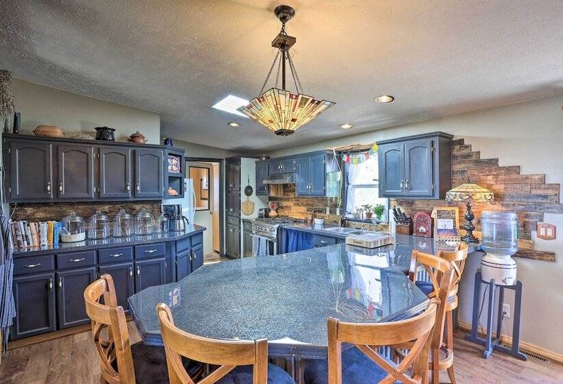 Cozy Black Hills Home On 13 Acres W/ Deck & Views!