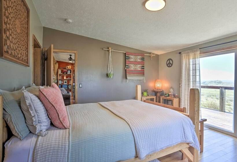 Cozy Black Hills Home On 13 Acres W/ Deck & Views!