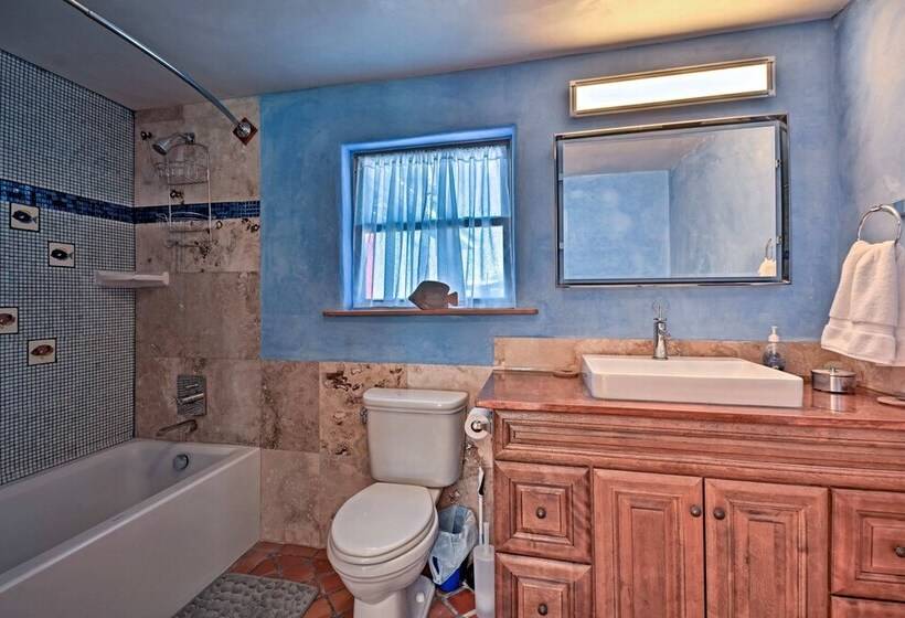 Cozy  Blue Adobe  W/ Steam Room 2 Mi. From Taos!