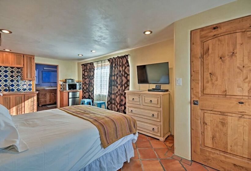Cozy  Blue Adobe  W/ Steam Room 2 Mi. From Taos!