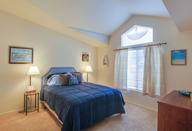 Clearlake Oaks Home W/ Game Room, Dock & Deck