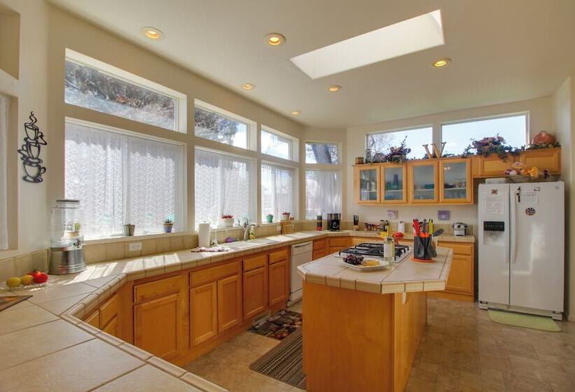 Clearlake Oaks Home W/ Game Room, Dock & Deck