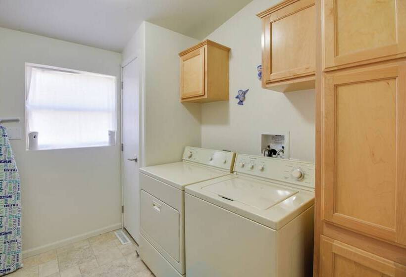 Clearlake Oaks Home W/ Game Room, Dock & Deck