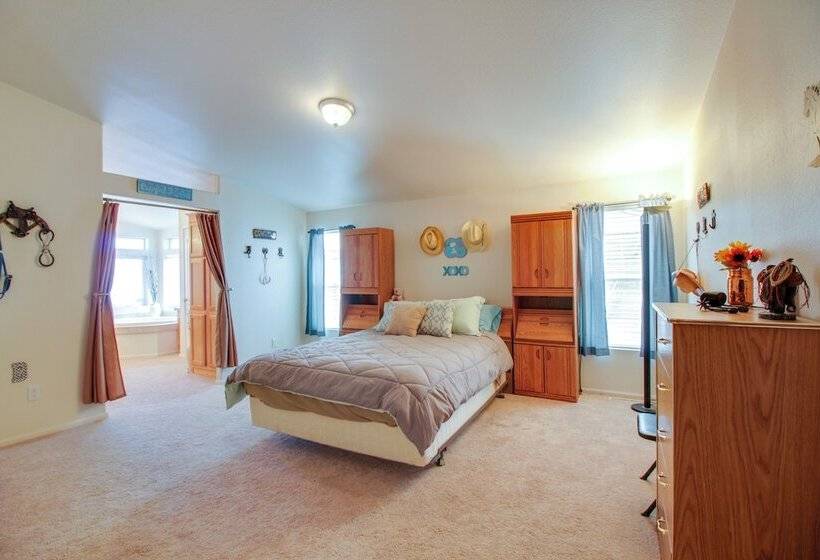 Clearlake Oaks Home W/ Game Room, Dock & Deck