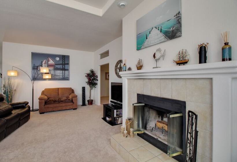 Clearlake Oaks Home W/ Game Room, Dock & Deck