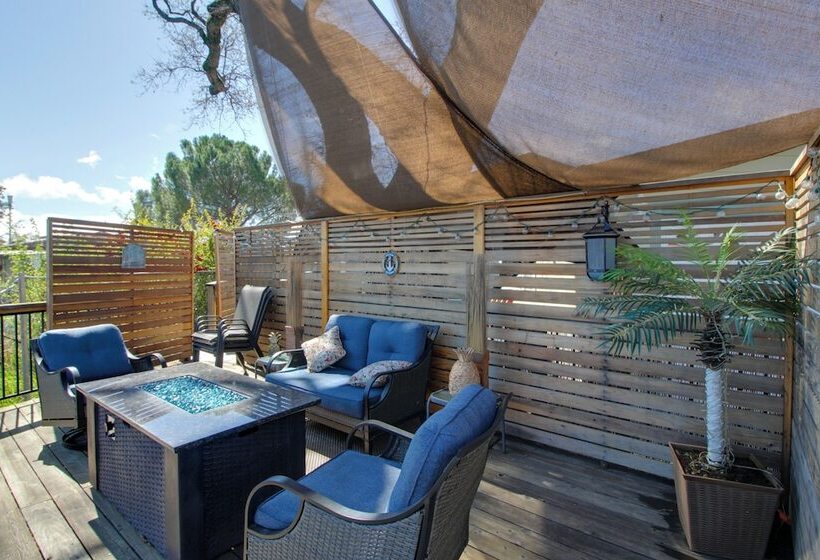 Clearlake Oaks Home W/ Game Room, Dock & Deck