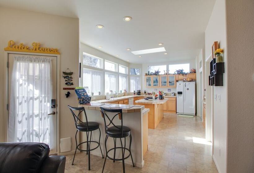 Clearlake Oaks Home W/ Game Room, Dock & Deck