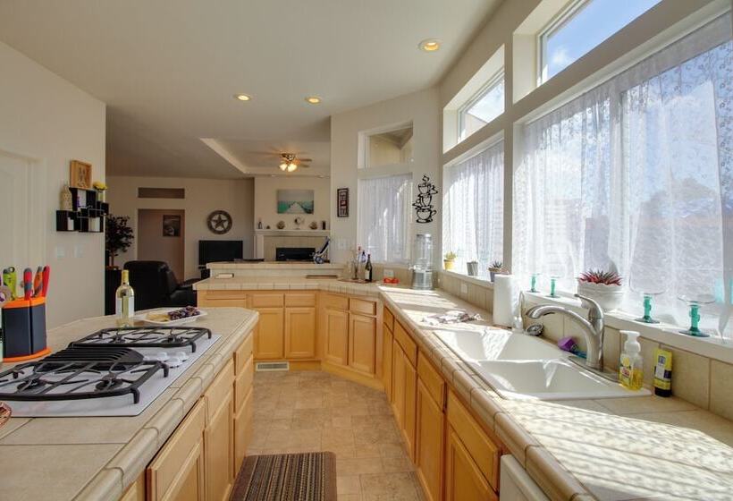 Clearlake Oaks Home W/ Game Room, Dock & Deck