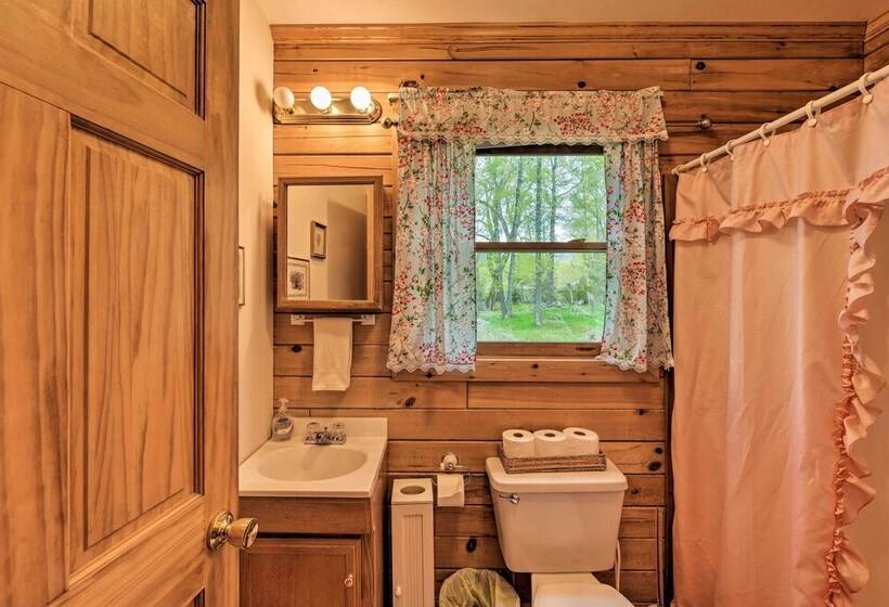 Cozy Colorado Cabin W/ Deck, Grill & River Access!