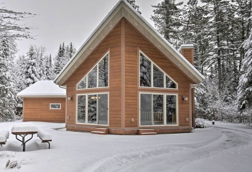 Cozy Eagle River Home W/ Paddleboard & 2 Kayaks!