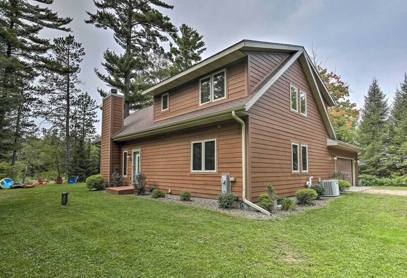 Cozy Eagle River Home W/ Paddleboard & 2 Kayaks!