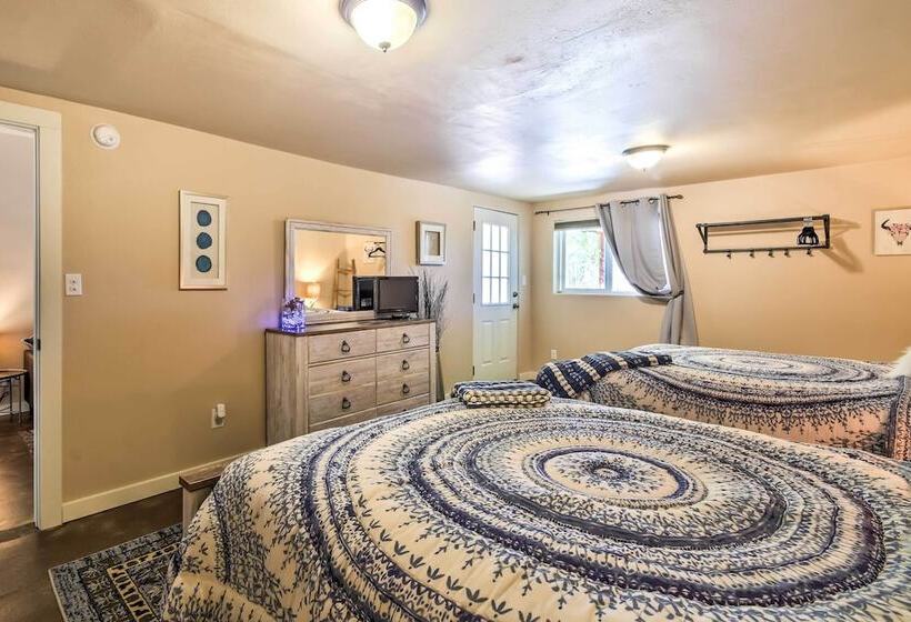 Cozy Home W/ Media Room: Short Walk To Taos Plaza!