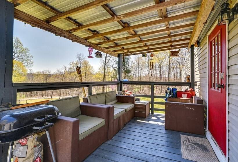 Cozy Kentucky Retreat W/ Deck, Grill & Fire Pit!