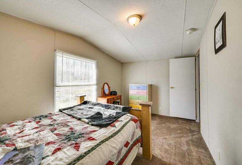 Cozy Kentucky Retreat W/ Deck, Grill & Fire Pit!