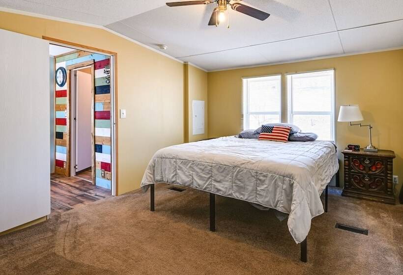 Cozy Kentucky Retreat W/ Deck, Grill & Fire Pit!