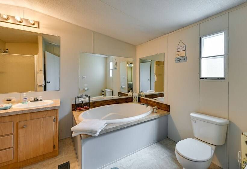 Cozy Kentucky Retreat W/ Deck, Grill & Fire Pit!