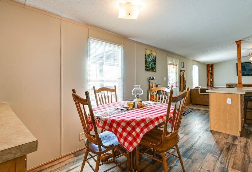 Cozy Kentucky Retreat W/ Deck, Grill & Fire Pit!