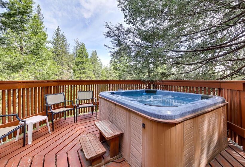 Cozy Lake Arrowhead Cabin W/ Hot Tub & Deck!
