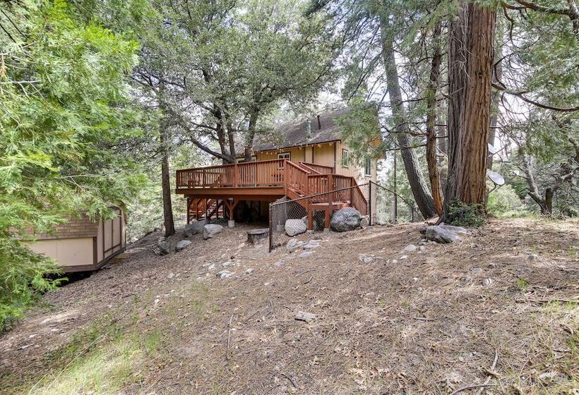 Cozy Lake Arrowhead Cabin W/ Hot Tub & Deck!