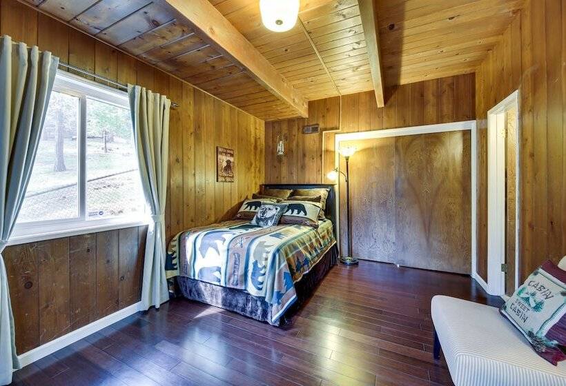 Cozy Lake Arrowhead Cabin W/ Hot Tub & Deck!