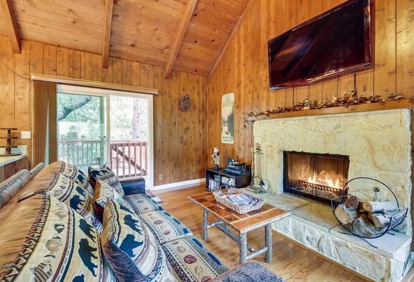 Cozy Lake Arrowhead Cabin W/ Hot Tub & Deck!