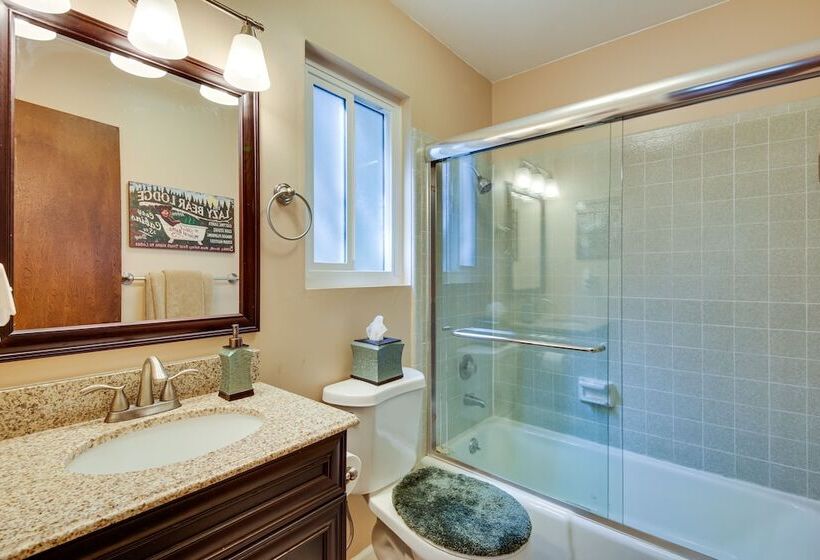 Cozy Lake Arrowhead Cabin W/ Hot Tub & Deck!