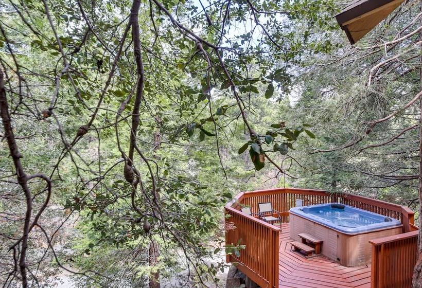 Cozy Lake Arrowhead Cabin W/ Hot Tub & Deck!