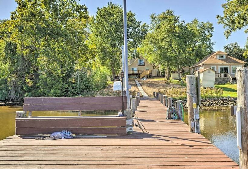 Cozy Lakeside Maryland Home 12 Mi To Dtwn!