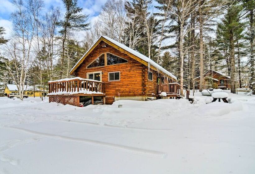 Cozy Manistique Cabin W/ Deck, Grill & Fire Pit!
