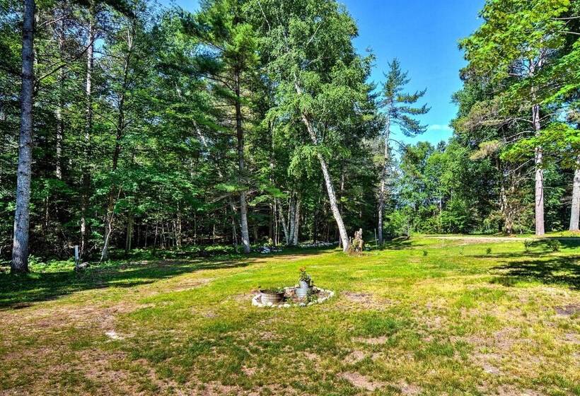 Cozy Manistique Cabin W/ Deck, Grill & Fire Pit!