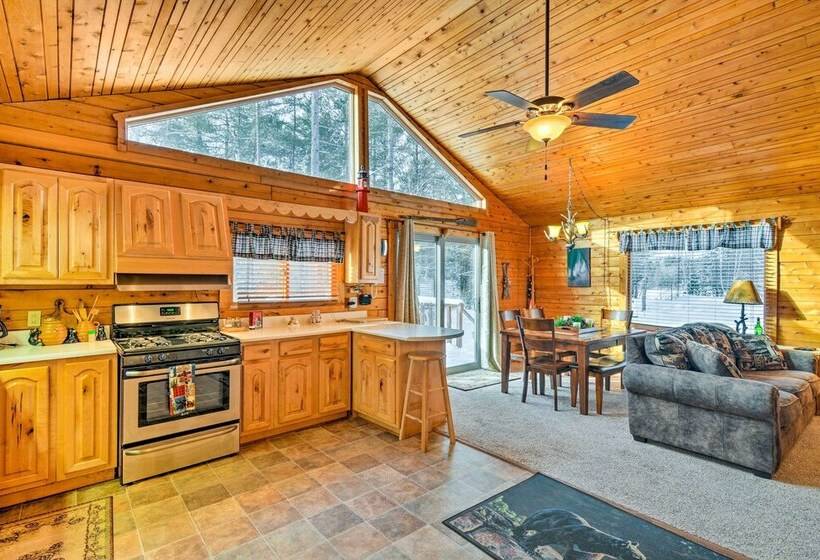 Cozy Manistique Cabin W/ Deck, Grill & Fire Pit!