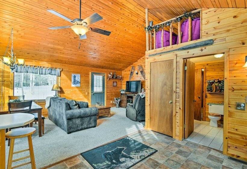 Cozy Manistique Cabin W/ Deck, Grill & Fire Pit!