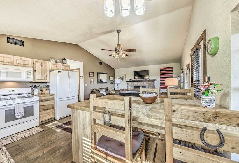 Cozy & Modern Ruidoso Cabin W/ Stellar Views!