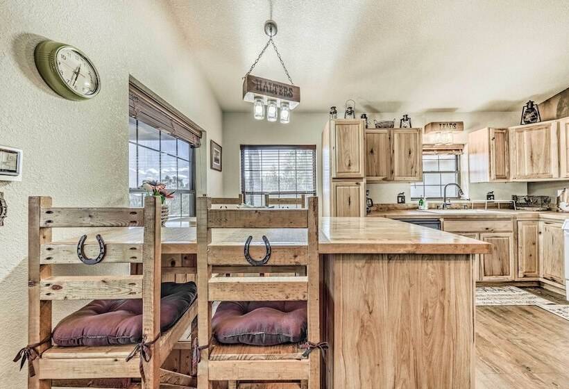 Cozy & Modern Ruidoso Cabin W/ Stellar Views!