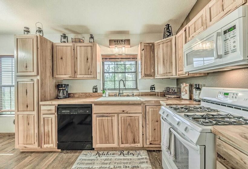 Cozy & Modern Ruidoso Cabin W/ Stellar Views!