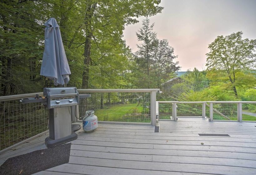 Cozy Stockbridge Cabin   Walk To Beach & Lake!